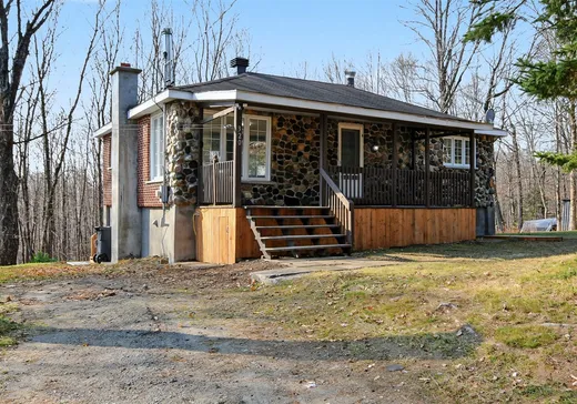 Bungalow for sale - 320 Rue Chevalier, Saint-Calixte, J0K1Z0