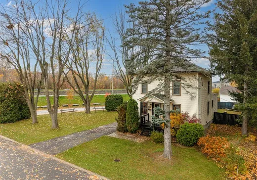Maison à vendre - 15 Rue des Pins, Chambly, J3L 3K2