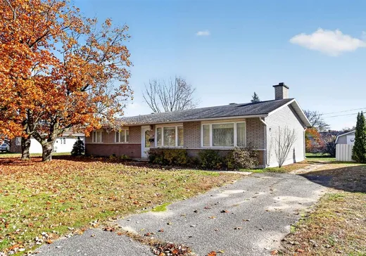 Maison à vendre - 7835 Rue Notre-Dame O., Pointe-Du-Lac, G9B 1M8